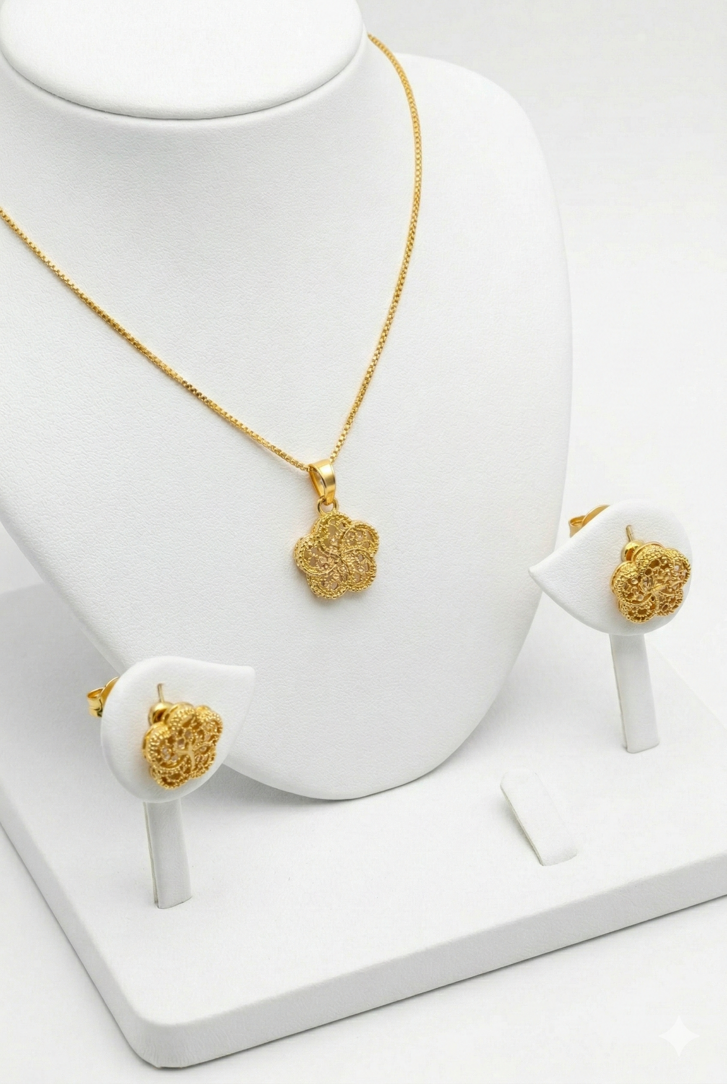 NuGold Floral Pendant Necklace Set