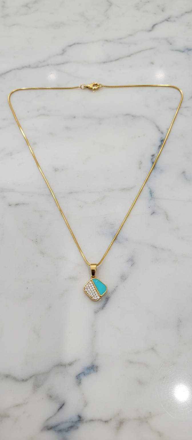 NuGold Green Stone Pendant Necklace For Women