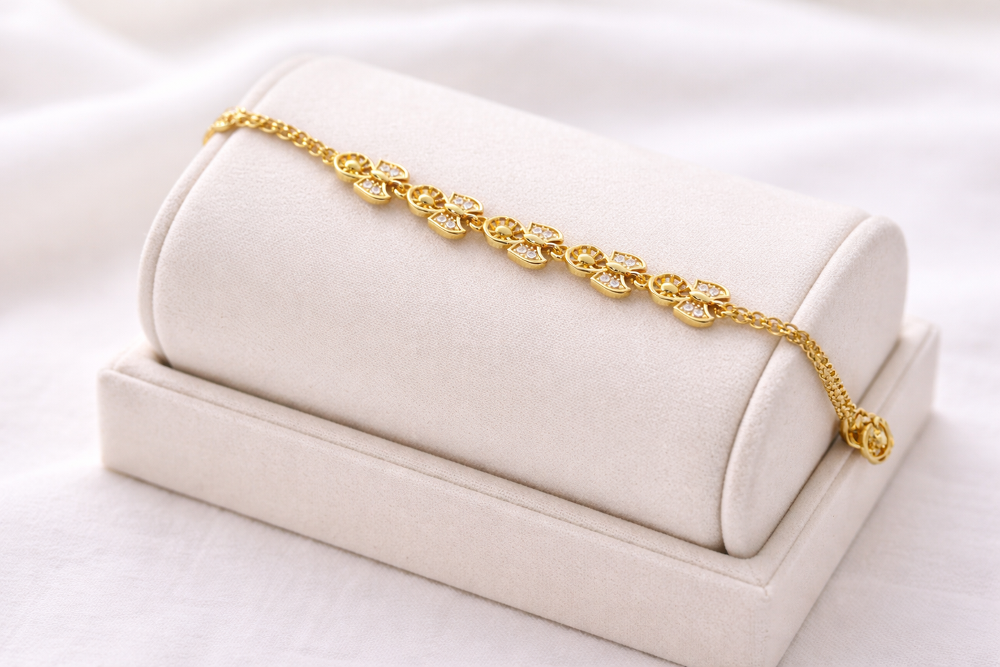 NuGold Designer Gold Bracelet for Women