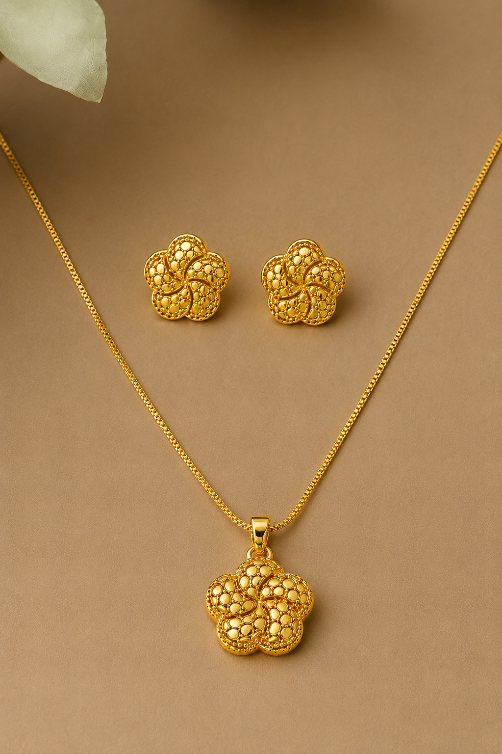 Elegant Floral Filigree Pendant Necklace Set with Matching Stud Earrings for Women