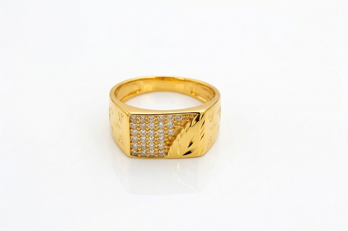 NuGold Royal Heritage Pavé Ring