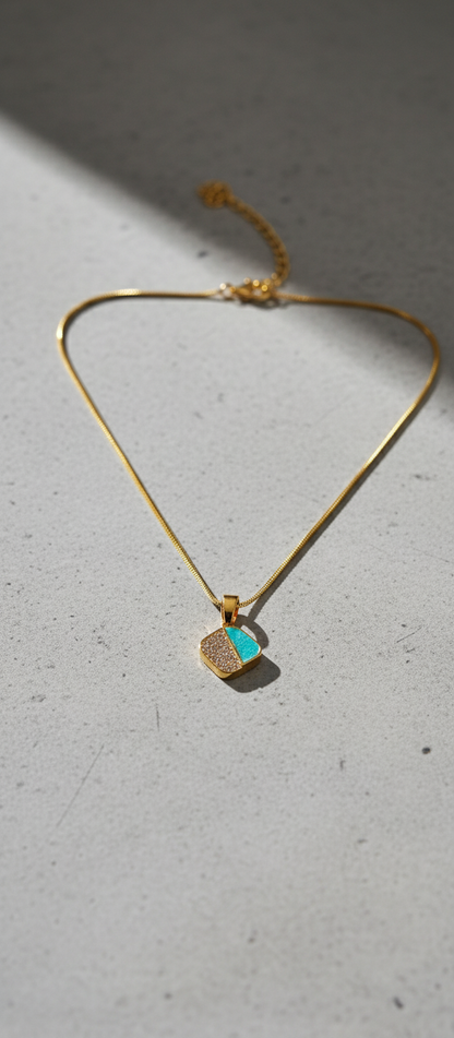 NuGold Green Stone Pendant Necklace For Women