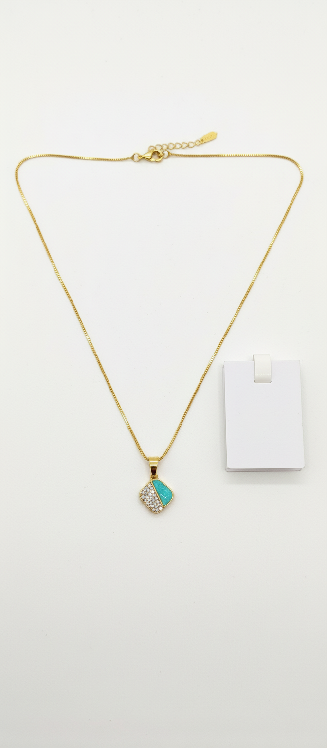 NuGold Green Stone Pendant Necklace For Women