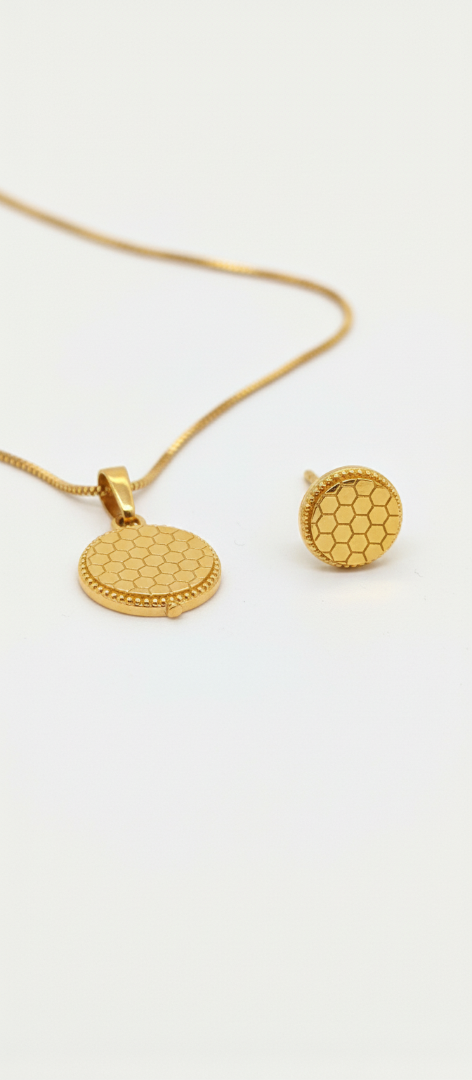 Gold Honeycomb Pendant Necklace Set