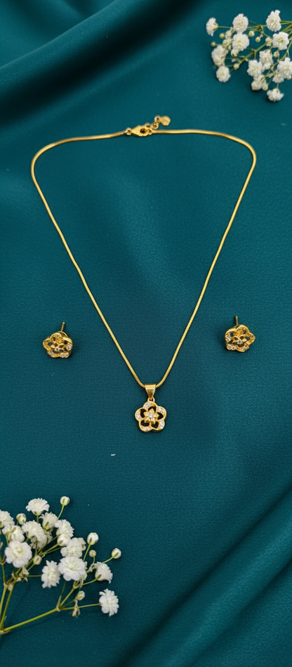 NuGold Flower Pendant Necklace Set for Women