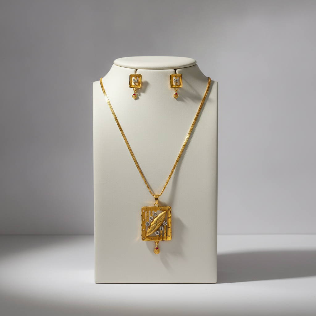 NUGOLD Premium Square Leaf Pendant Necklace & Earrings Set