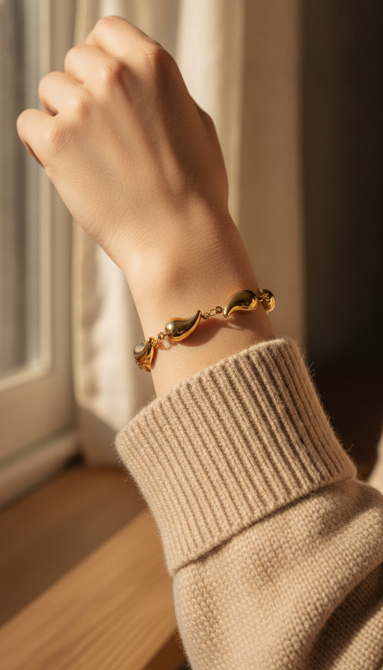 NUGOLD Elegant Teardrop Chain Bracelet for Girls & Women