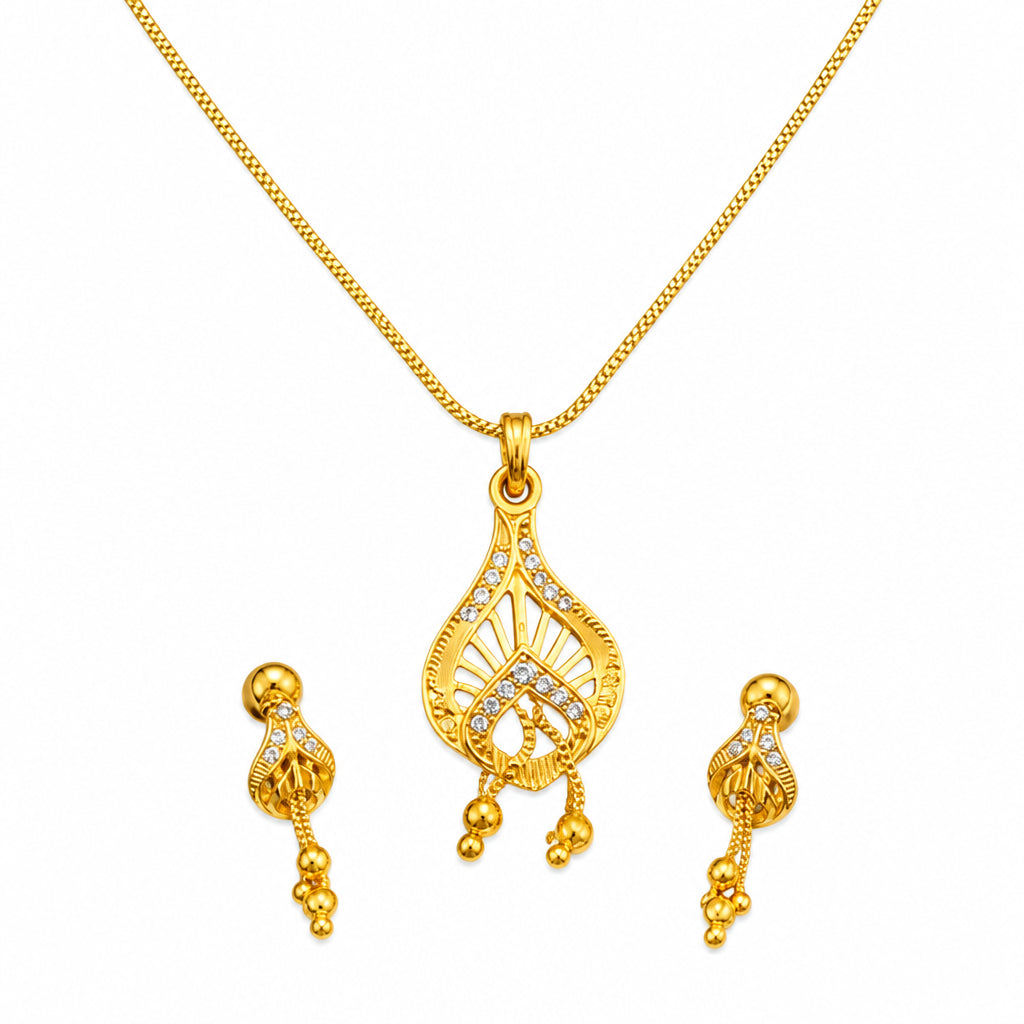 NuGold Pendant Necklace Set for Women · Main product on white background