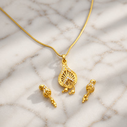 NuGold Pendant Necklace Set for Women · Jewelry on white Italian marble